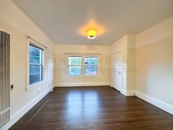 5825 Genoa St APT 4, Oakland, CA 94608