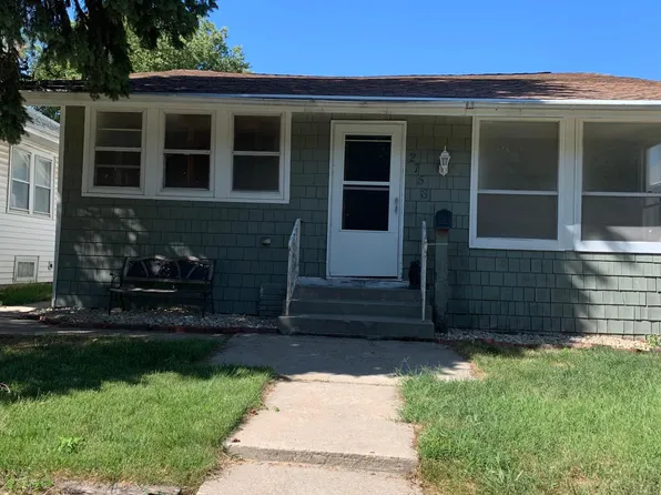 2756 Sumner St, Lincoln, NE 68502