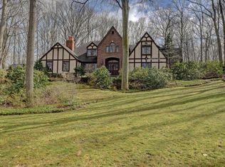 8 Grandview Dr, Holmdel, NJ 07733