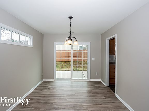 5th image of 3049 Hereford Ln