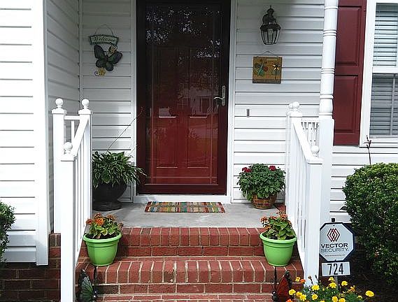 3rd image of 724 Hallwood Farms Dr