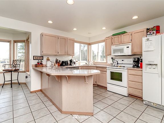 3rd image of 10208 151st Avenue Ct E