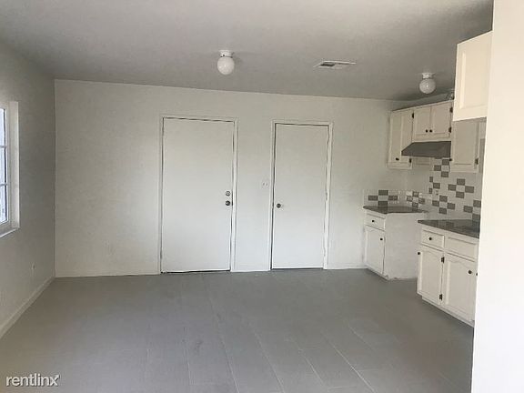 3rd image of 4960 Axtell St