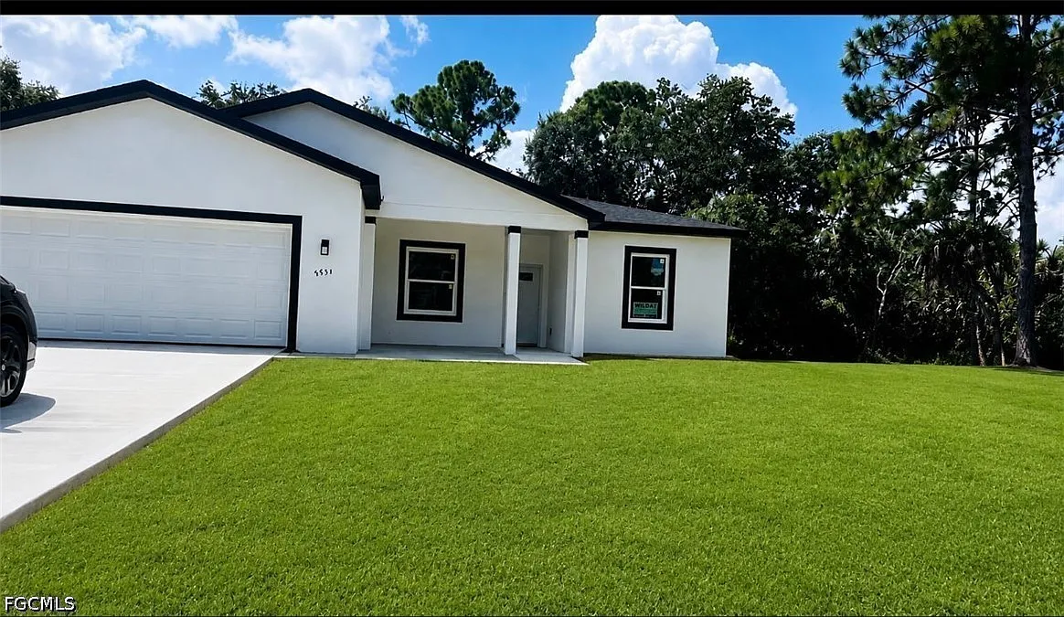4 bed, 2.0 bath, 1940 sqft, $2,400 — Photo 1