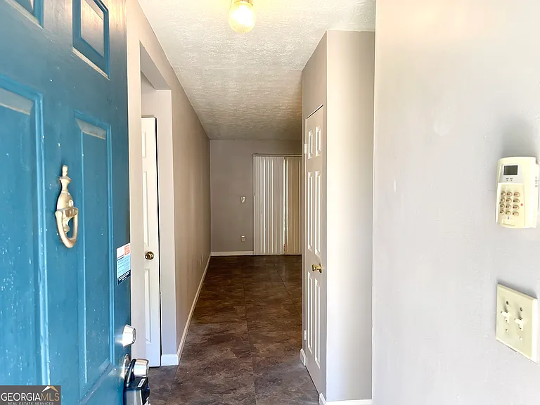 216 Sheraton Ct — Photo 2