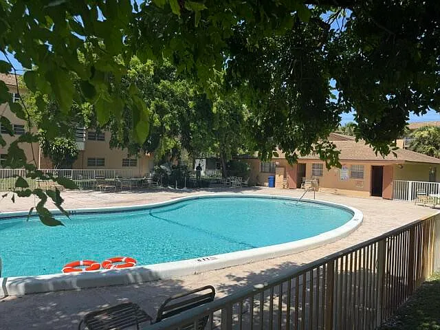 4141 NW 26th St — Photo 3