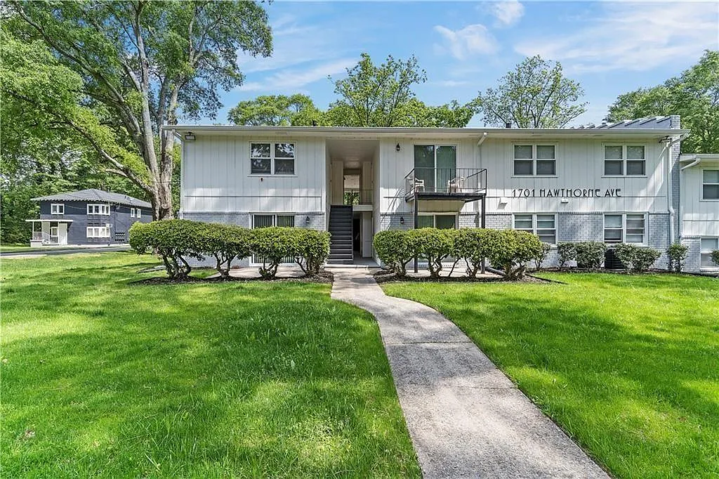 2 bed, 1.0 bath, 1095 sqft, $1,295 — Photo 1