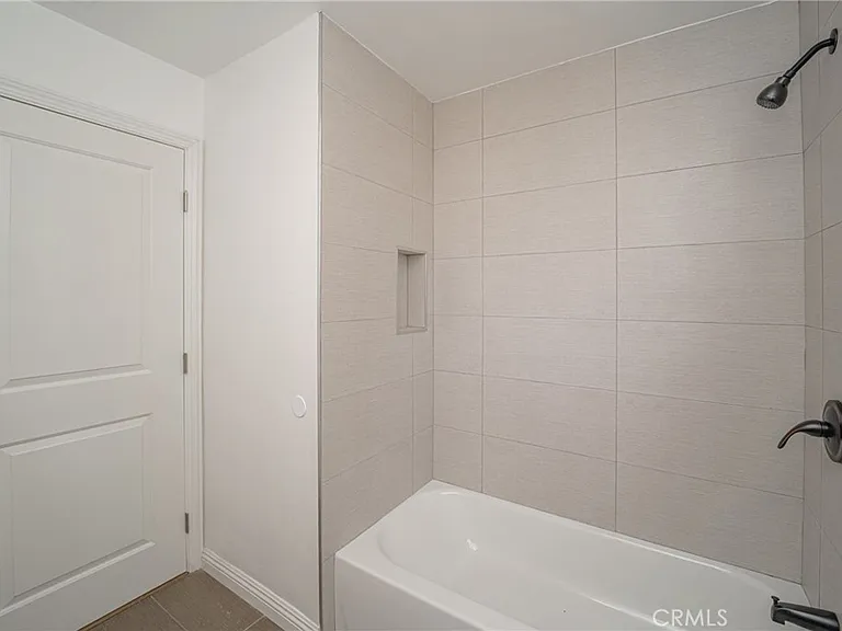 1101 E 115th St — Photo 22