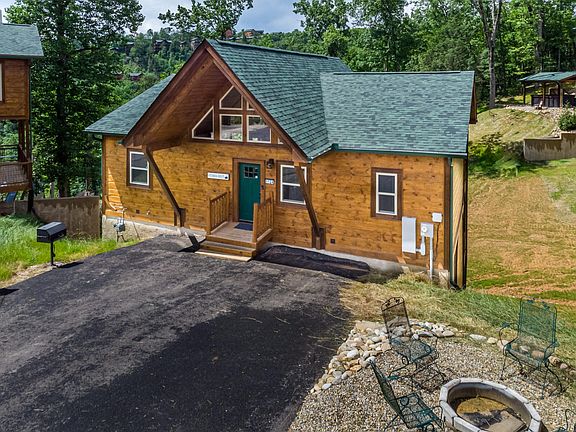 2nd image of 1124 Greenbriar Village Ln