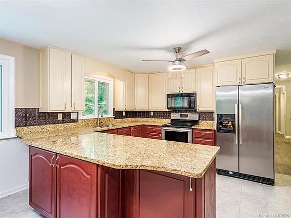 3rd image of 301 Wood Dale Dr