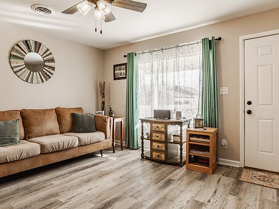 5th image of 698 Indianapolis Rd