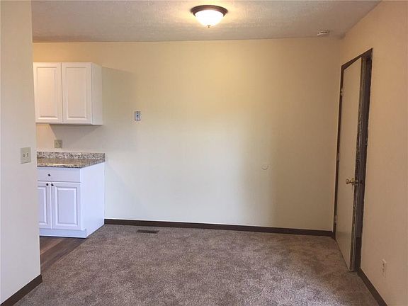 5th image of 623-625 Mohican Ct
