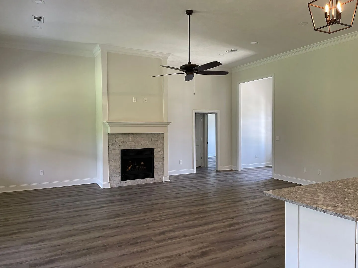 Comfortable 4-Bedroom Home with Great Outdoor Space — Photo 4