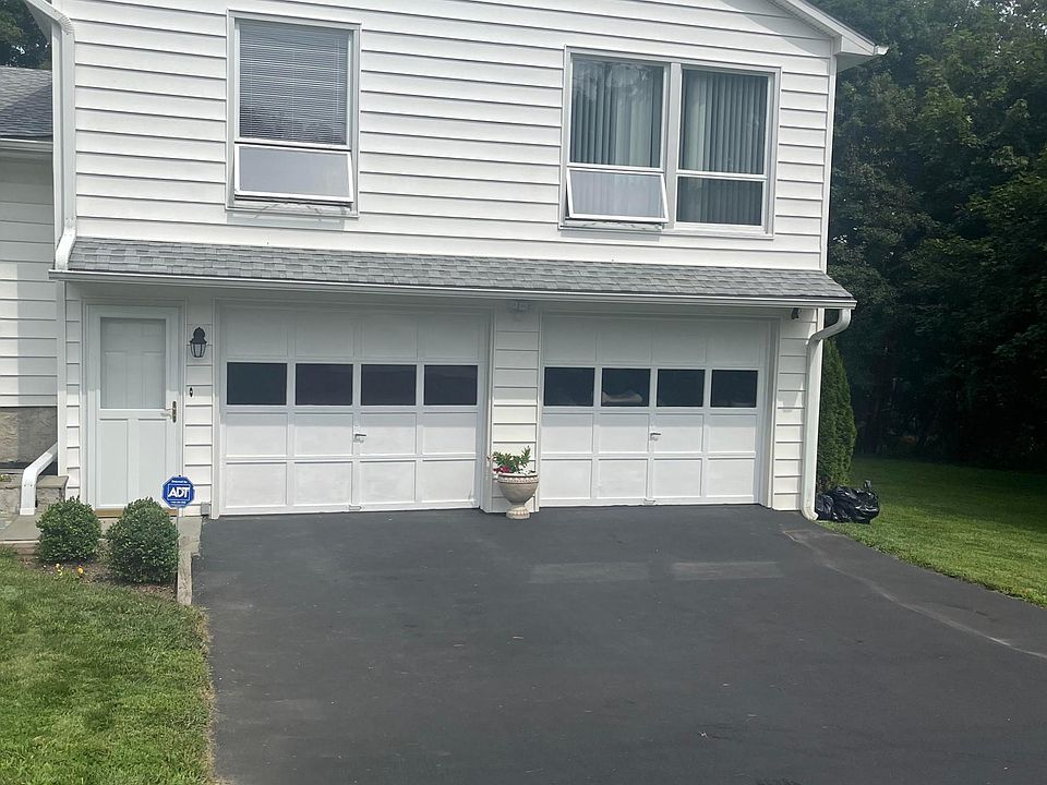 1st image of 20 Pleasant Dr #1