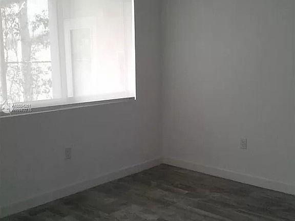 4th image of 1035 Euclid Ave APT 16