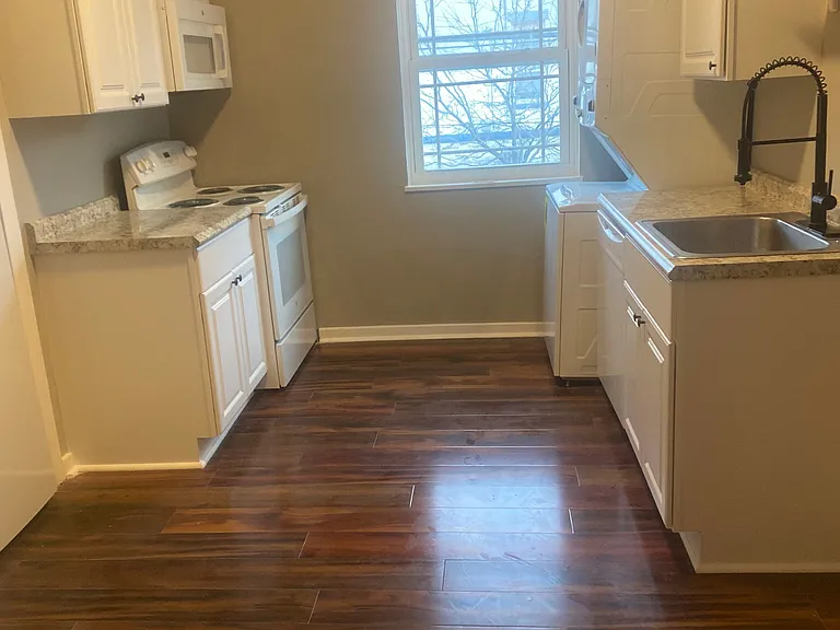 601 Gross St #B — Photo 4