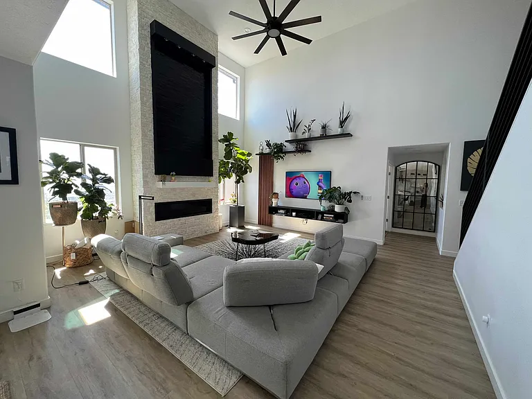 W Woodberry Dr — Photo 2