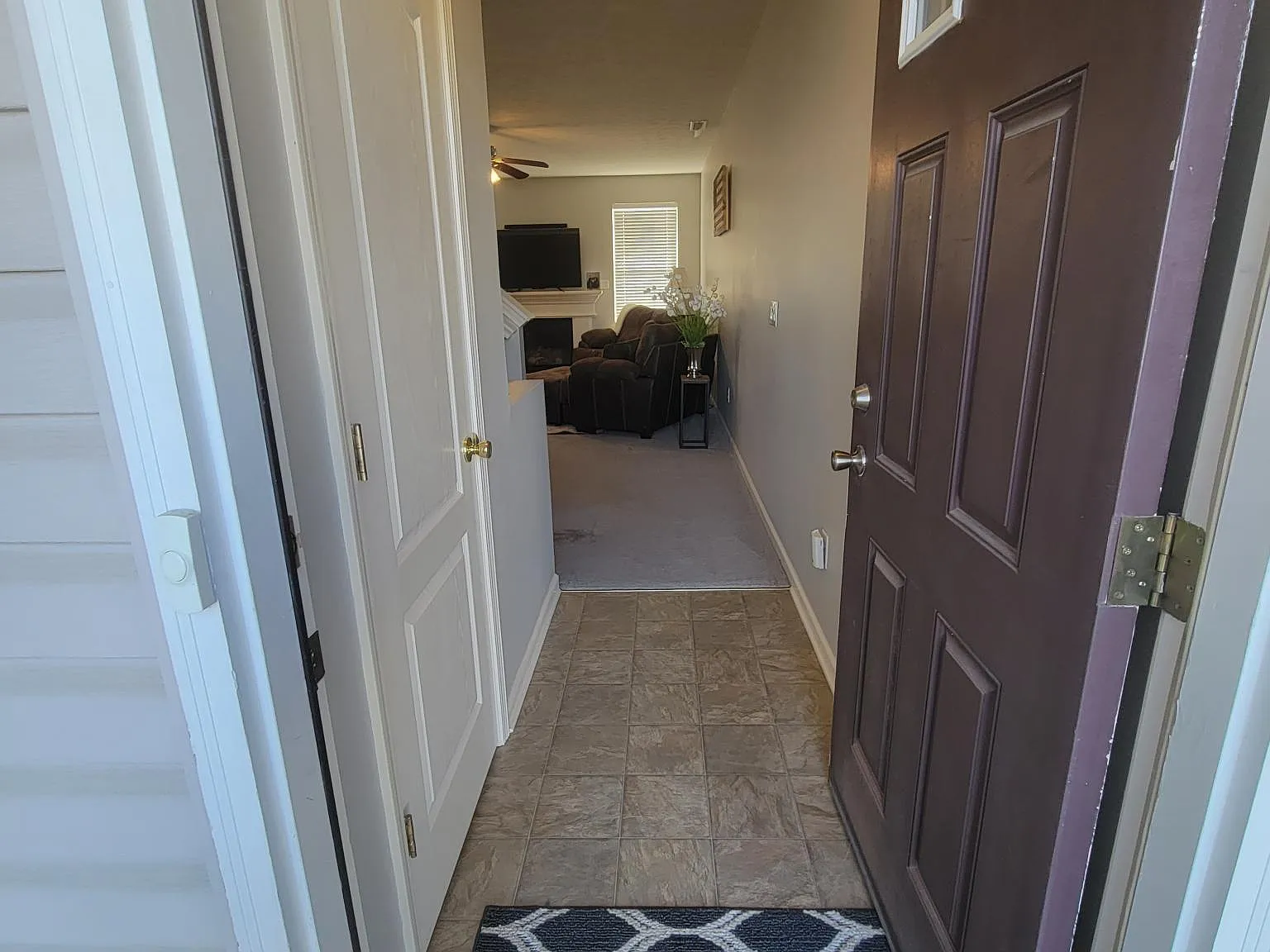 3 bed, 1754 sqft, $1,985 — Photo 2