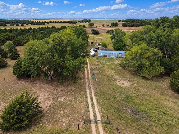 5th image of 437 Comanche Rd