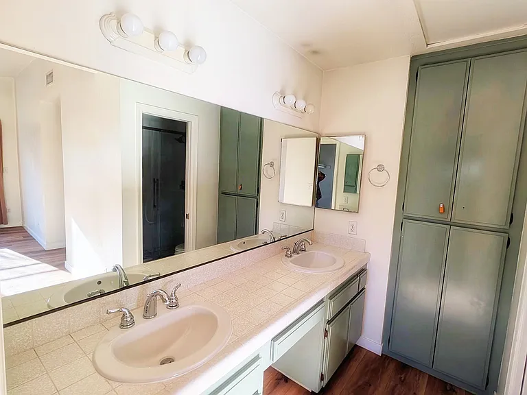 Dual sink vanity in primary bath.
