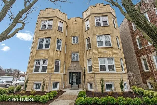 2633 W Carmen Ave #3E