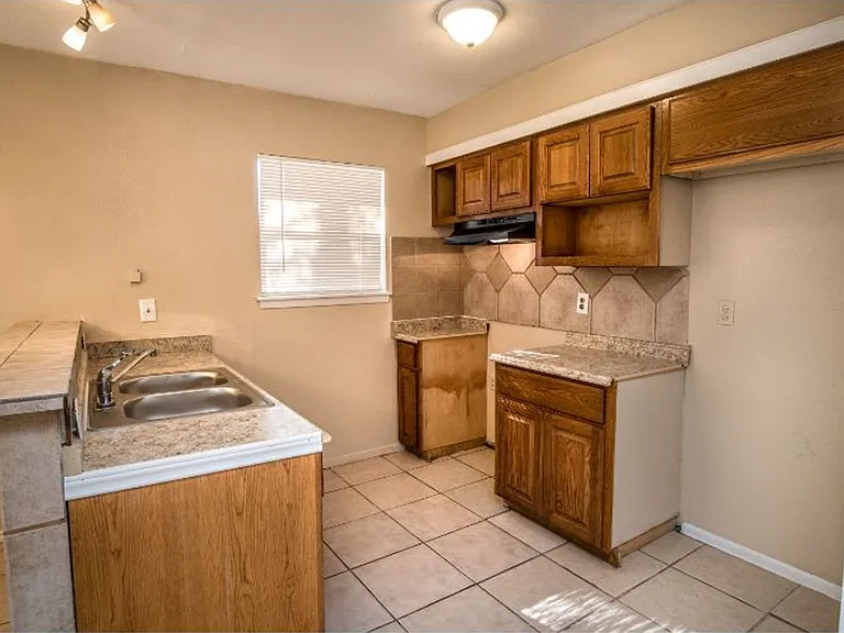 6916 Shady Grove Dr — Photo 6