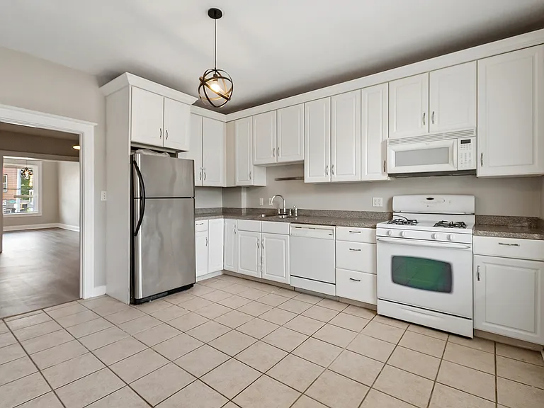 4041 Falls Rd — Photo 4