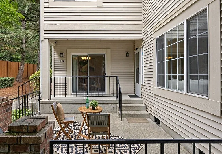 10909 Avondale Rd NE #R170 — Photo 1