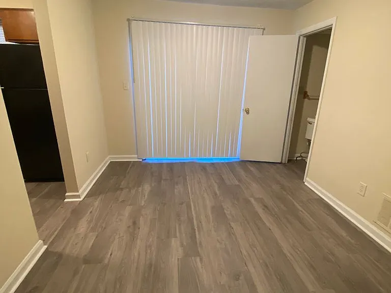 2077 Lenoa Ln — Photo 3