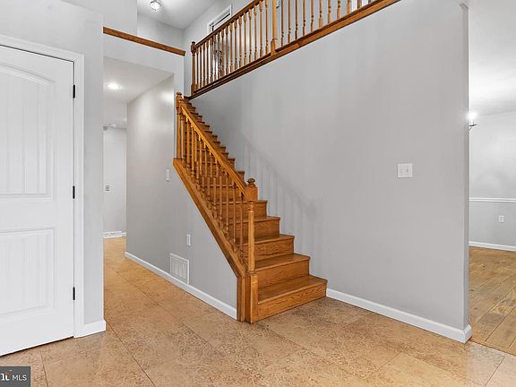 5th image of 18586 Miriam Dr