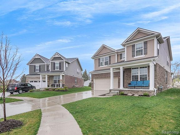 3rd image of 964 Backshore Dr #28
