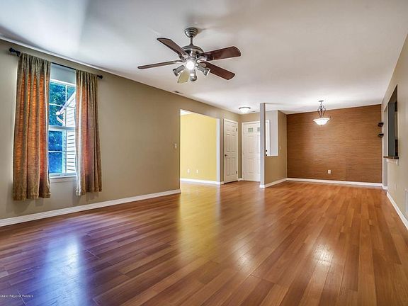 5th image of 706-8 Zlotkin Cir