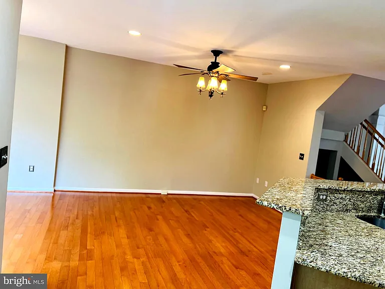 47370 Victoria Falls Sq — Photo 15