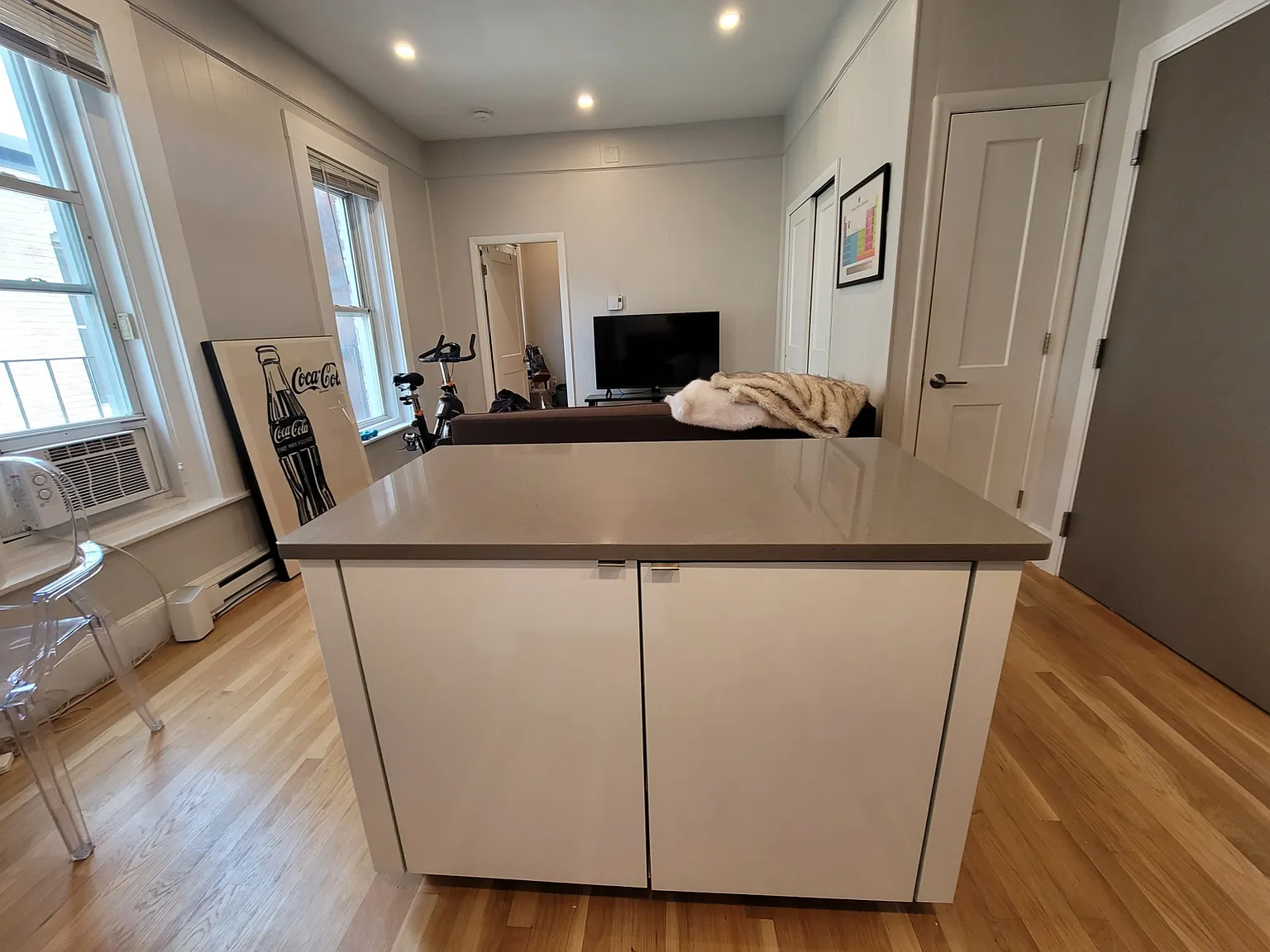 2 bed, 1.0 bath, $3,900 — Photo 4