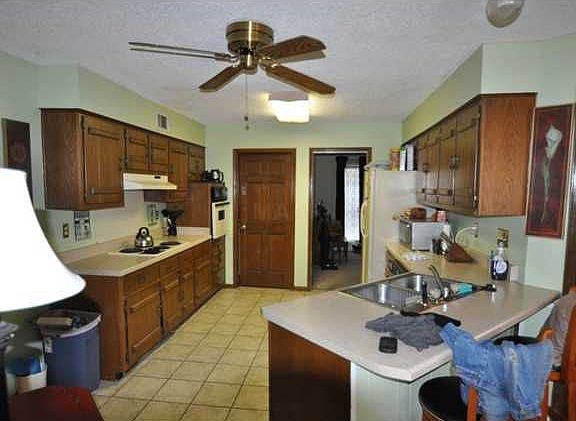 4th image of 2781 Baywood Dr