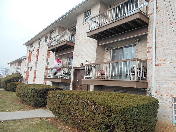 4th image of 1320 E Tremont St #1