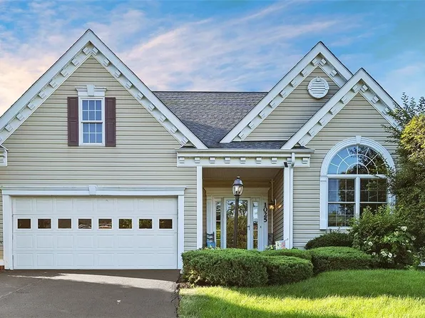 1025 Brookfield Dr, Bethel Park, PA 15102