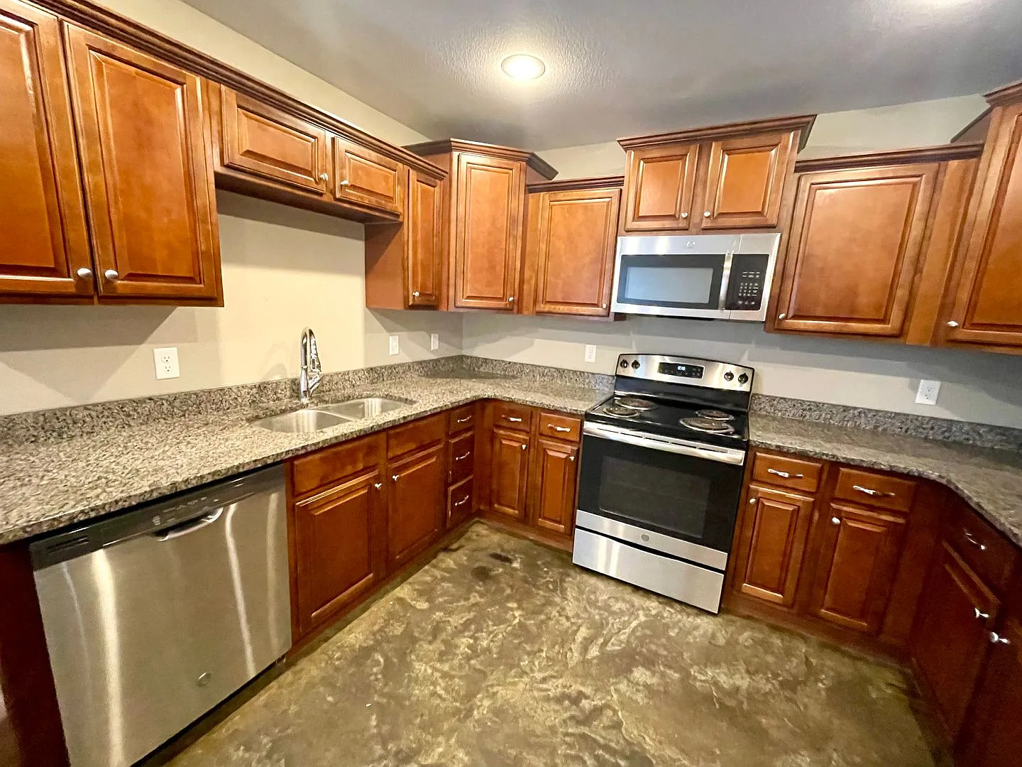 3 Bedroom / 2 Bath In Pocahontas Available Now! — Photo 3
