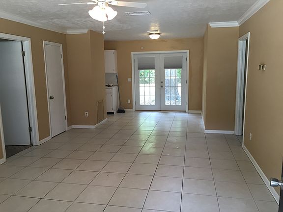 living/dining area