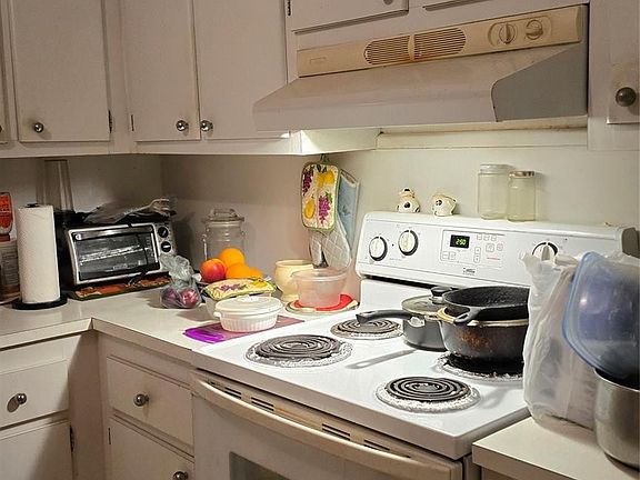 4th image of 1300 NE Miami Gardens Drive #201E