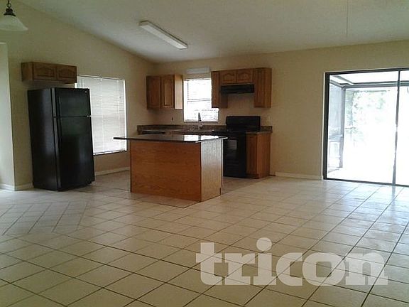 2nd image of 925 Sandywood Dr