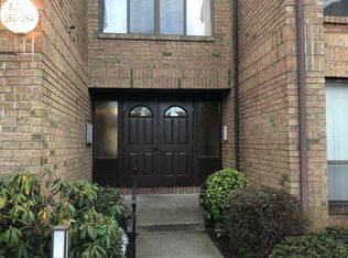 386 Willowbrook Dr, North Brunswick, NJ 08902