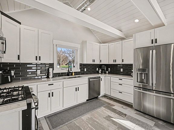 5th image of 10139 Woodlawn Dr