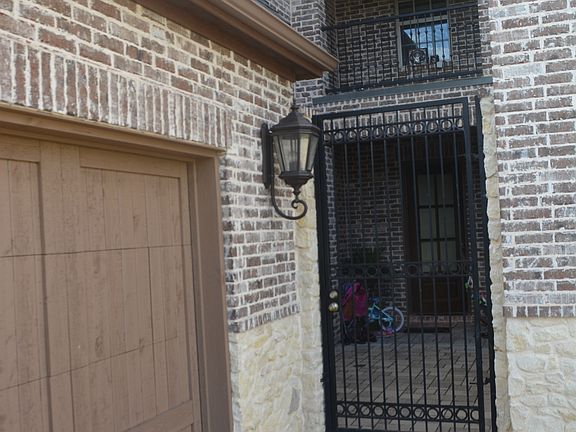 3rd image of 2731 Fountain Dr