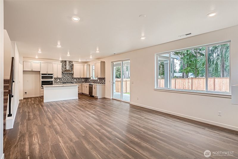 4th image of 18458 138th Avenue Ct E #10