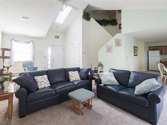4th image of 98 Falling Water Cir