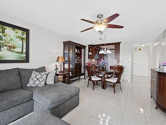 4th image of 900 NE 18th Ave APT 907