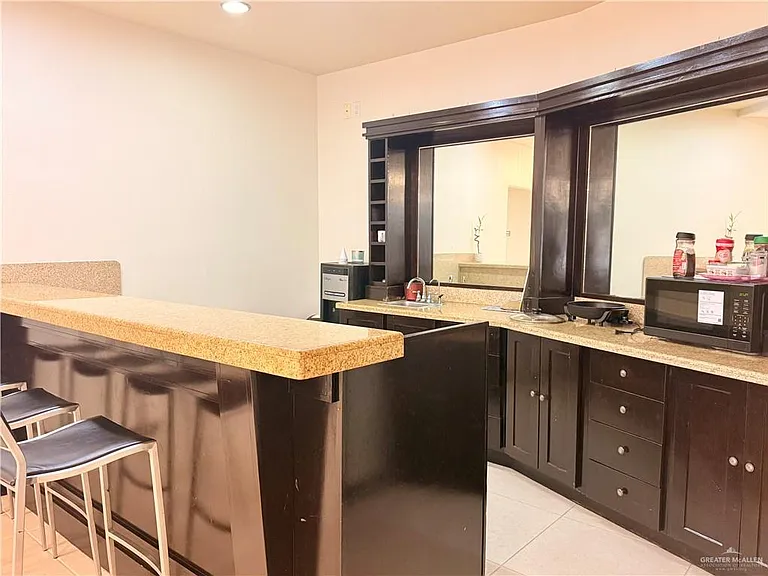 813 Travis St #207 — Photo 9