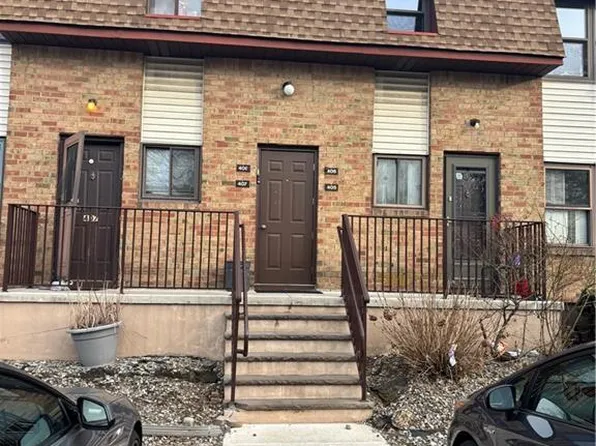 405 N Oaks Blvd, North Brunswick, NJ 08902