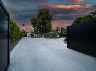 23443 Hatteras St, Woodland Hills, CA 91367